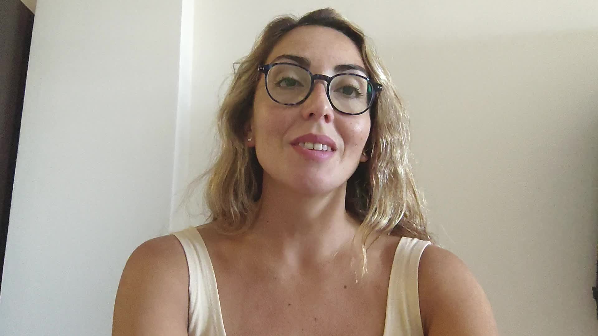 andrea Luna video thumbnail
